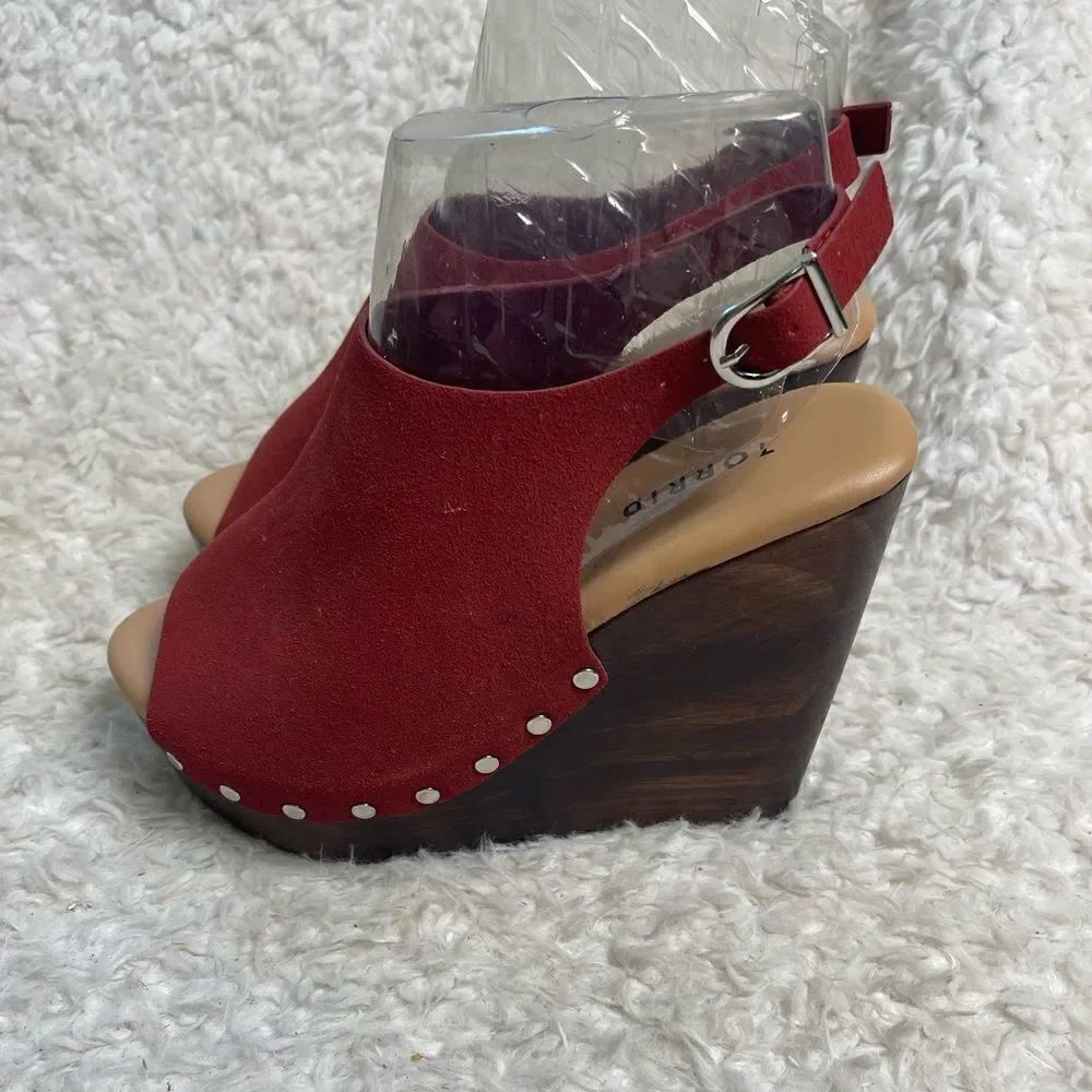 Torrid Faux suede Rust platform wedge wood sandals studs accent SZ8.run big 9.5